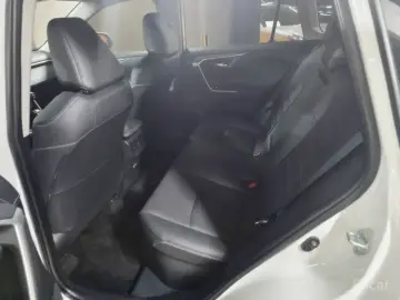2024 Toyota RAV4 с пробегом 8 634 км