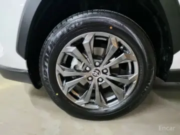 2024 Toyota RAV4 с пробегом 8 634 км
