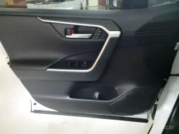 2024 Toyota RAV4 с пробегом 8 634 км