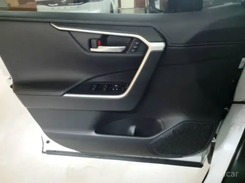 2024 Toyota RAV4 с пробегом 8 634 км