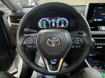 2024 Toyota RAV4 с пробегом 8 634 км