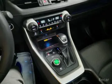 2024 Toyota RAV4 с пробегом 8 634 км