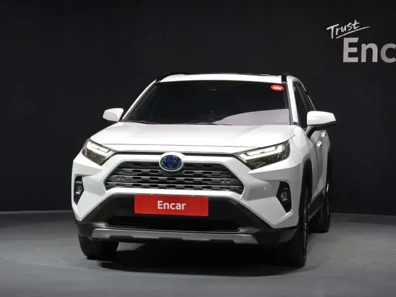 2024 Toyota RAV4 с пробегом 8 426 км