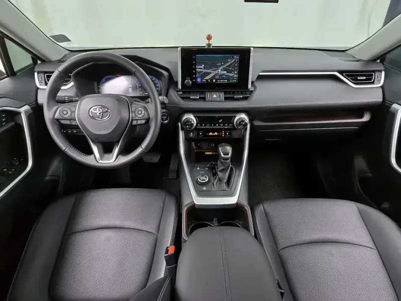 2024 Toyota RAV4 с пробегом 8 426 км