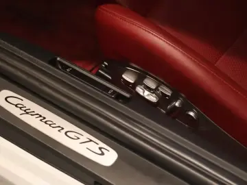 2021 Porsche Cayman с пробегом 29 700 км