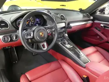 2022 Porsche Cayman с пробегом 11 660 км