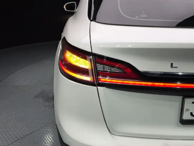 2020 Lincoln Nautilus с пробегом 77 858 км