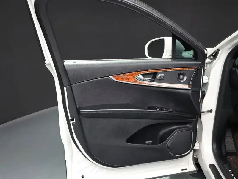 2020 Lincoln Nautilus с пробегом 77 858 км