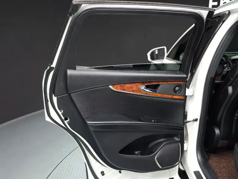 2020 Lincoln Nautilus с пробегом 77 858 км