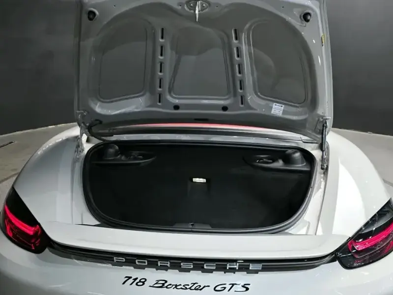 2024 Porsche Boxster с пробегом 12 628 км