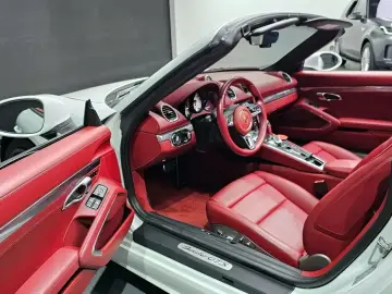 2022 Porsche Boxster с пробегом 16 201 км