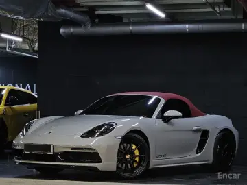 2023 Porsche Boxster с пробегом 12 800 км