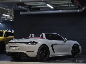 2023 Porsche Boxster с пробегом 12 800 км