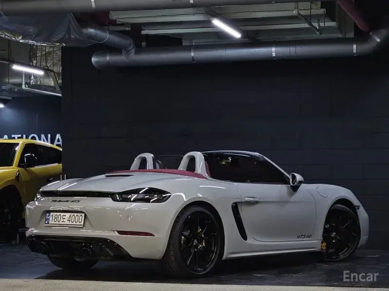 2023 Porsche Boxster с пробегом 12 800 км