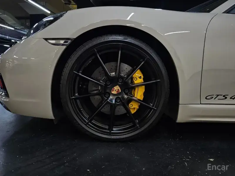 2023 Porsche Boxster с пробегом 12 800 км