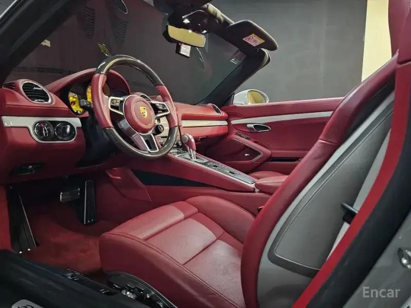 2023 Porsche Boxster с пробегом 12 800 км