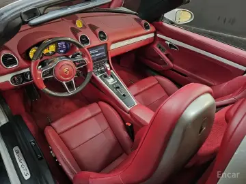 2023 Porsche Boxster с пробегом 12 800 км