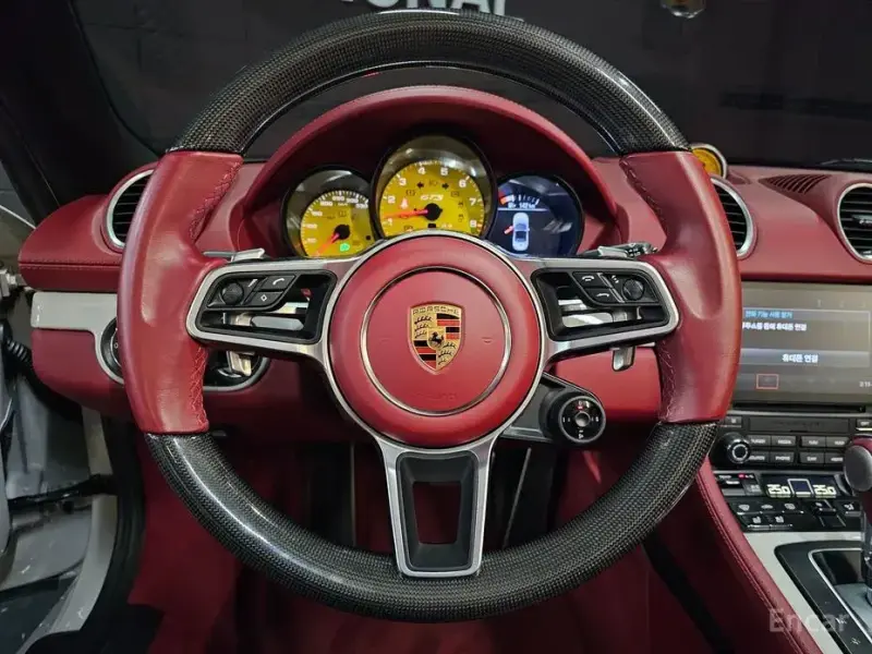 2023 Porsche Boxster с пробегом 12 800 км