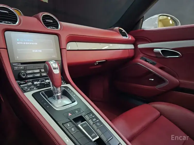 2023 Porsche Boxster с пробегом 12 800 км