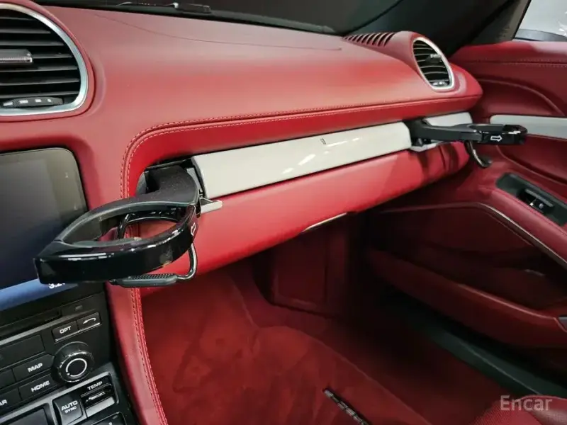 2023 Porsche Boxster с пробегом 12 800 км