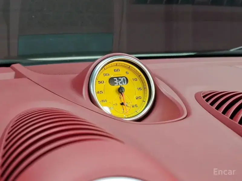 2023 Porsche Boxster с пробегом 12 800 км