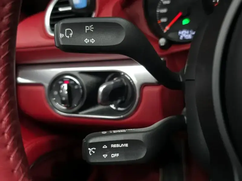 2022 Porsche Boxster с пробегом 14 041 км