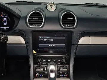 2022 Porsche Boxster с пробегом 28 495 км