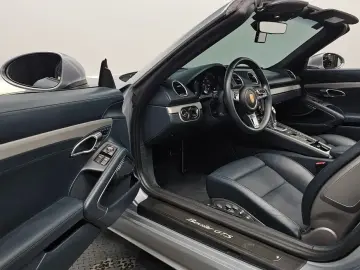 2022 Porsche Boxster с пробегом 28 495 км