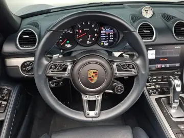 2022 Porsche Boxster с пробегом 28 495 км