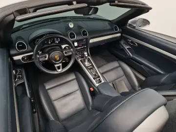 2022 Porsche Boxster с пробегом 28 495 км
