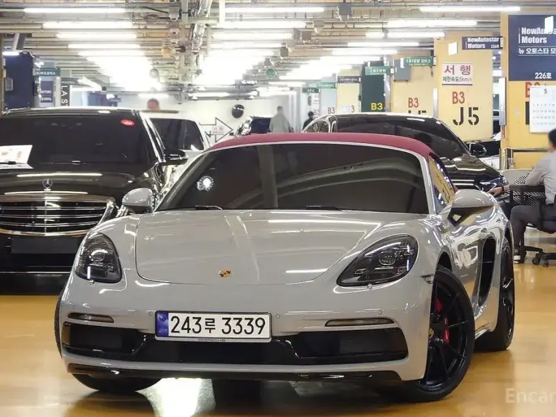 2023 Porsche Boxster с пробегом 9 000 км