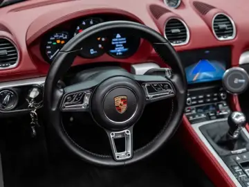 2020 Porsche Boxster с пробегом 25 000 км