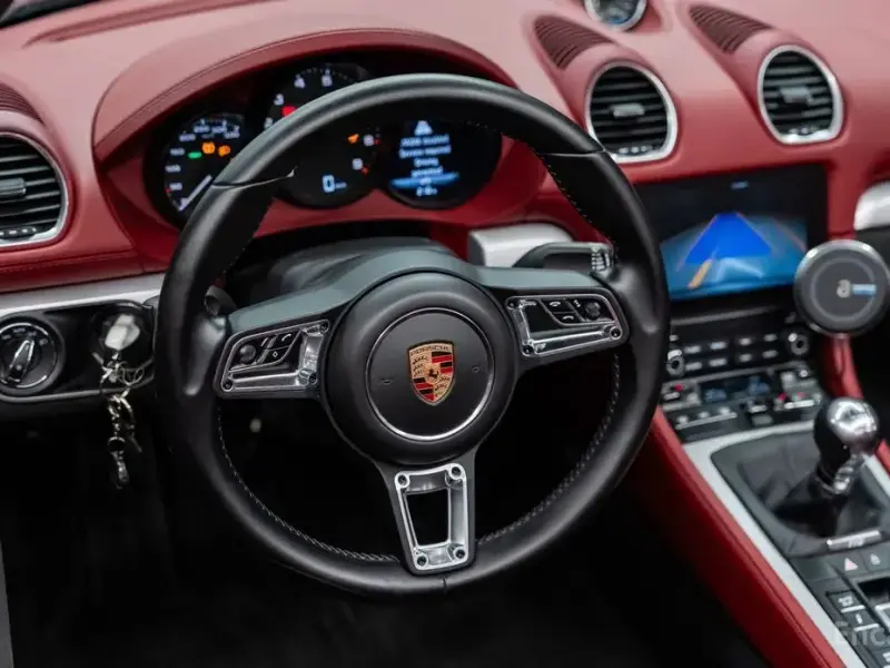 2020 Porsche Boxster с пробегом 25 000 км