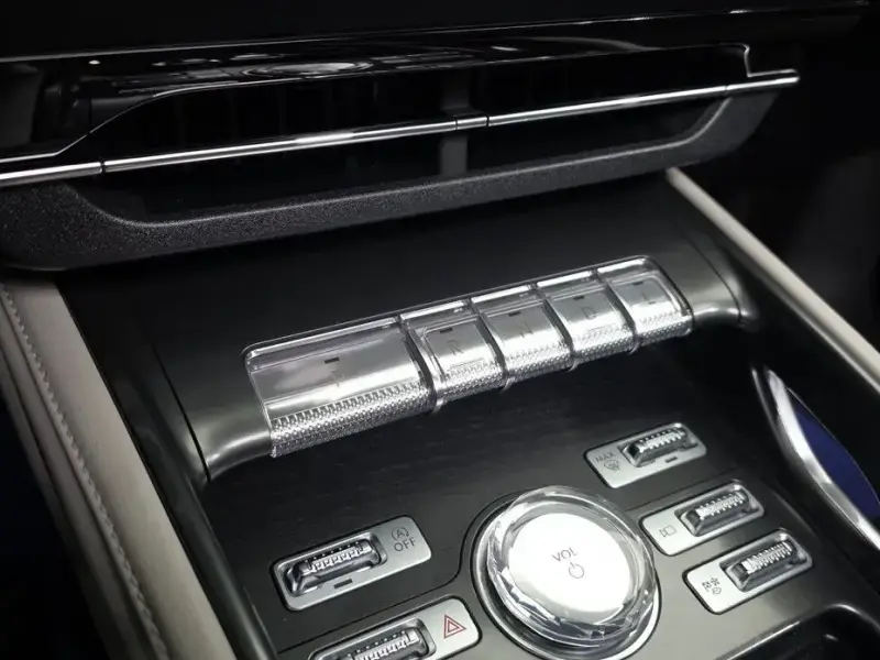 2025 Lincoln Nautilus с пробегом 21 047 км