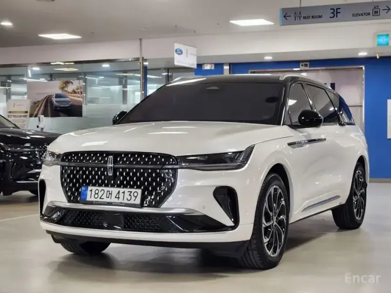 2023 Lincoln Nautilus с пробегом 22 750 км