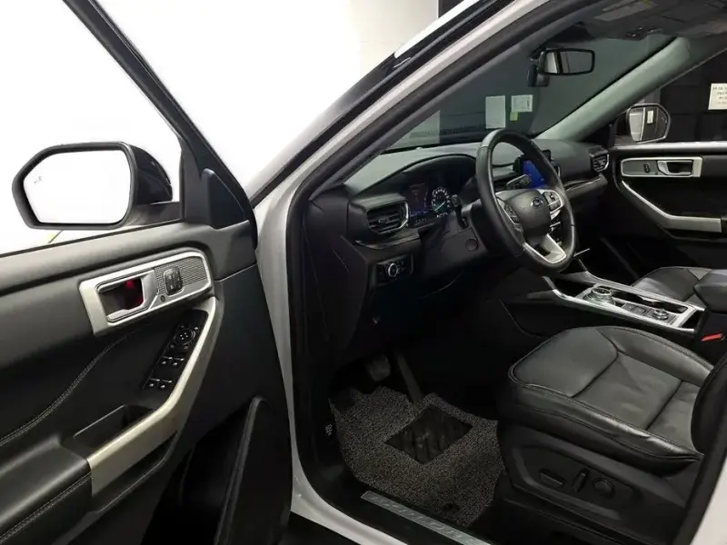 2023 Ford Explorer с пробегом 14 468 км