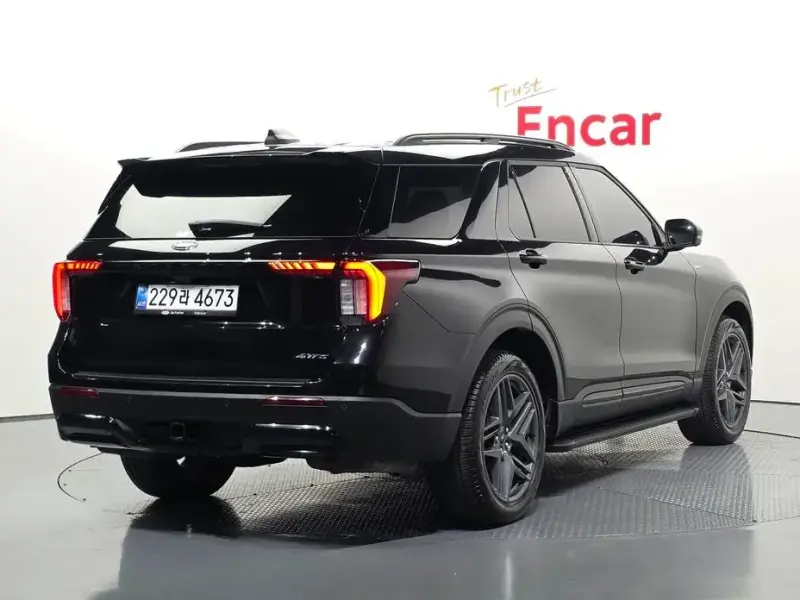 2025 Ford Explorer с пробегом 9 159 км