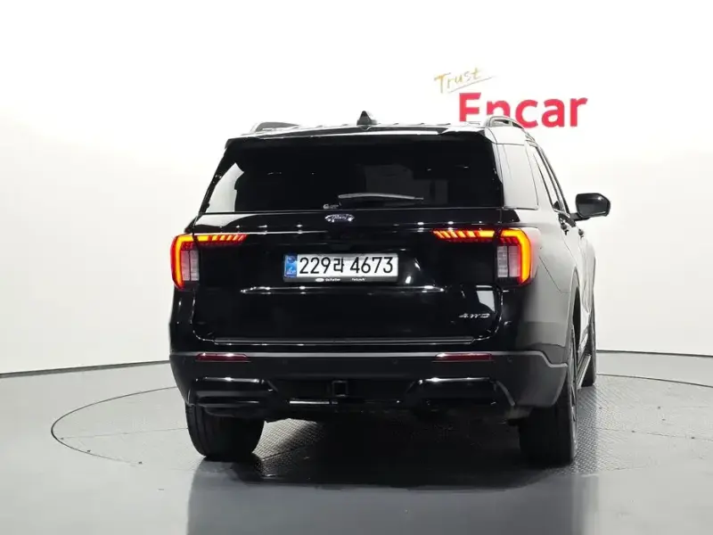 2025 Ford Explorer с пробегом 9 159 км
