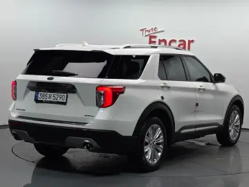2023 Ford Explorer с пробегом 21 715 км
