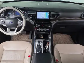 2023 Ford Explorer с пробегом 13 736 км