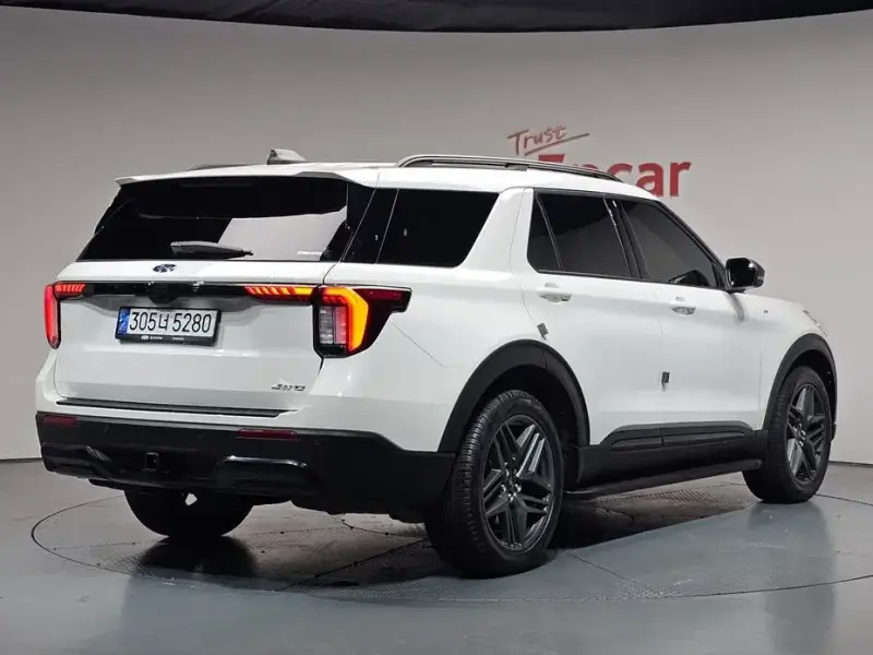 2024 Ford Explorer с пробегом 15 792 км