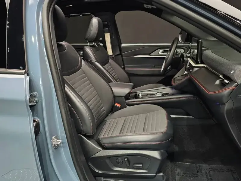 2025 Ford Explorer с пробегом 24 084 км