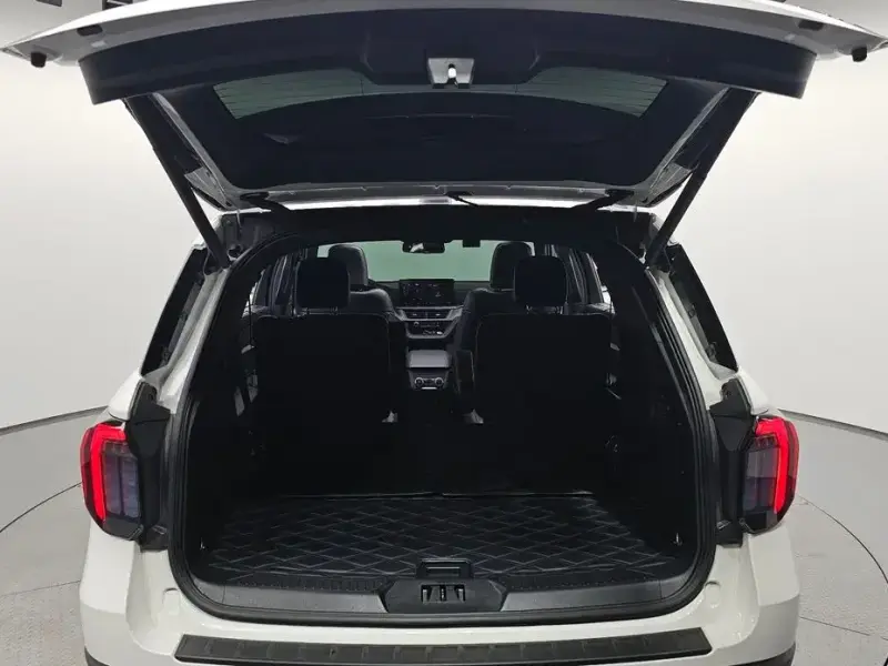 2025 Ford Explorer с пробегом 26 897 км