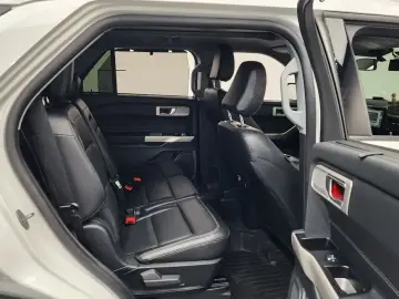2023 Ford Explorer с пробегом 22 192 км
