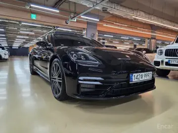 2023 Porsche Panamera с пробегом 12 000 км