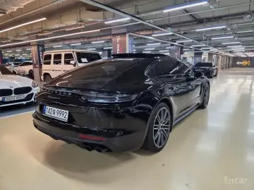 2023 Porsche Panamera с пробегом 12 000 км