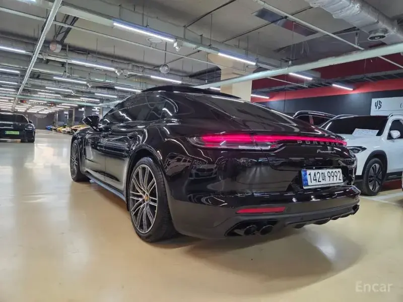 2023 Porsche Panamera с пробегом 12 000 км