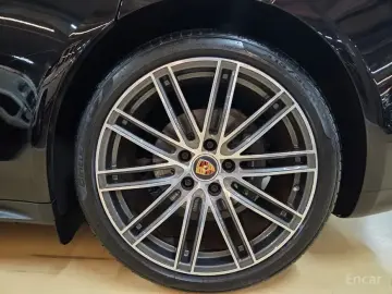 2023 Porsche Panamera с пробегом 12 000 км