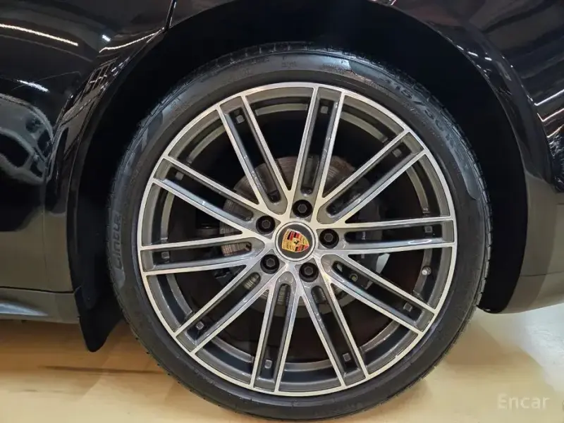 2023 Porsche Panamera с пробегом 12 000 км