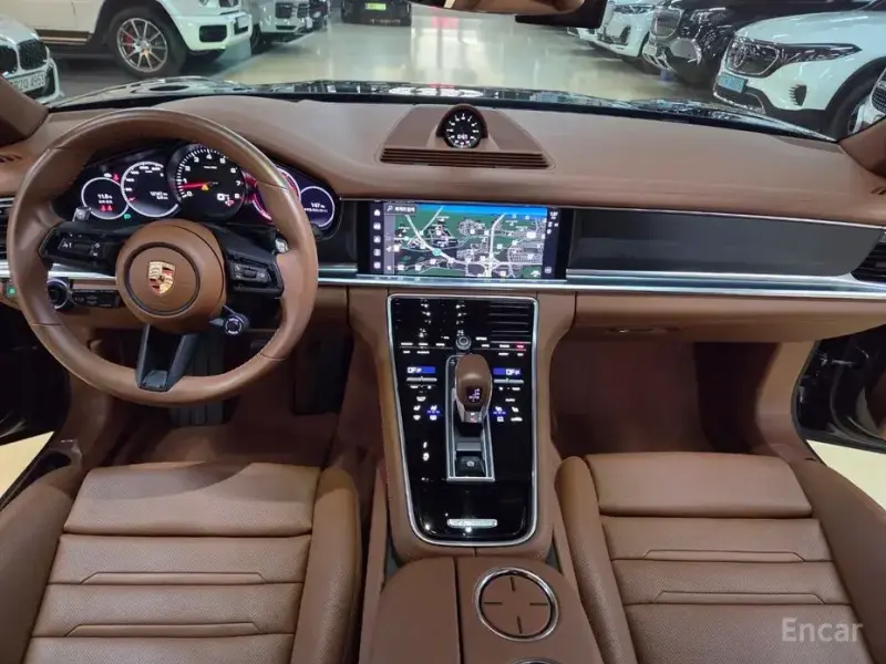 2023 Porsche Panamera с пробегом 12 000 км
